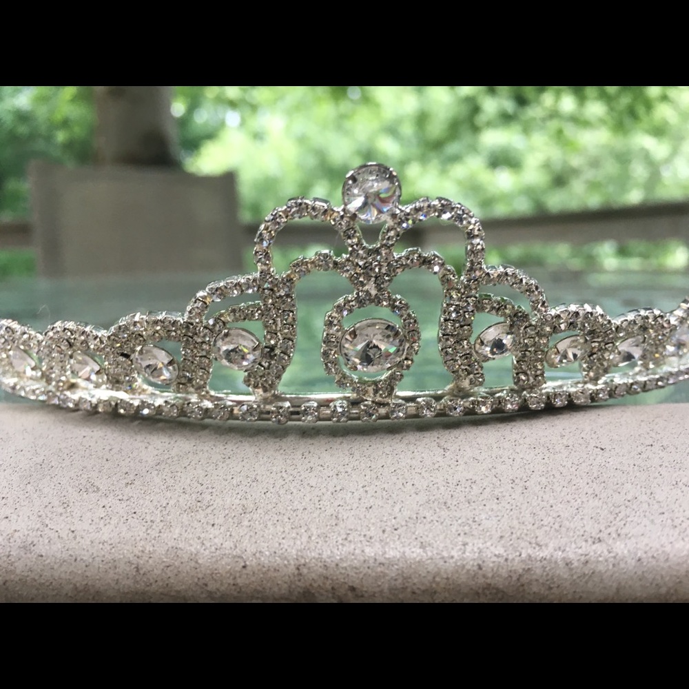 Tiara - Picture 3 of 8